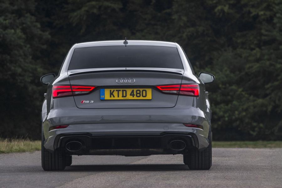  Audi RS3 Sedan (8V) 2017 года  (UK) (фото 7 из 40)